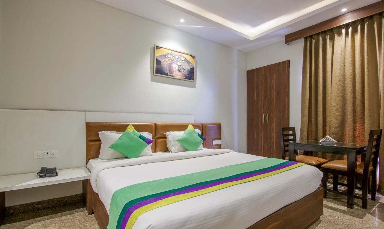 Treebo Swastika Premium Hotel Noida Bagian luar foto