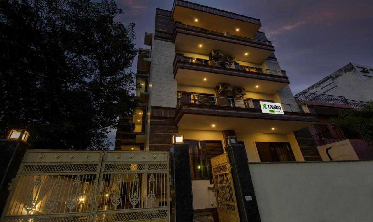 Treebo Swastika Premium Hotel Noida Bagian luar foto