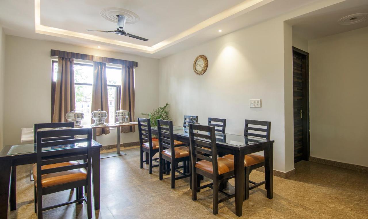 Treebo Swastika Premium Hotel Noida Bagian luar foto