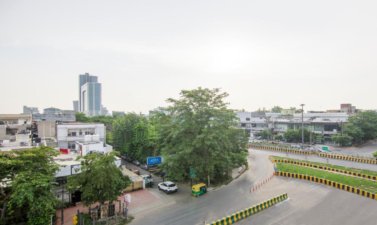 Treebo Swastika Premium Hotel Noida Bagian luar foto