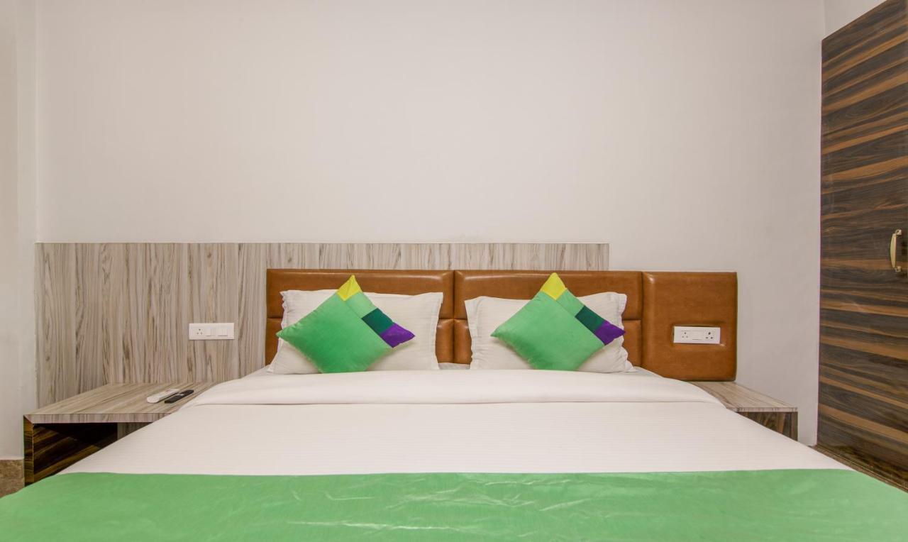 Treebo Swastika Premium Hotel Noida Bagian luar foto