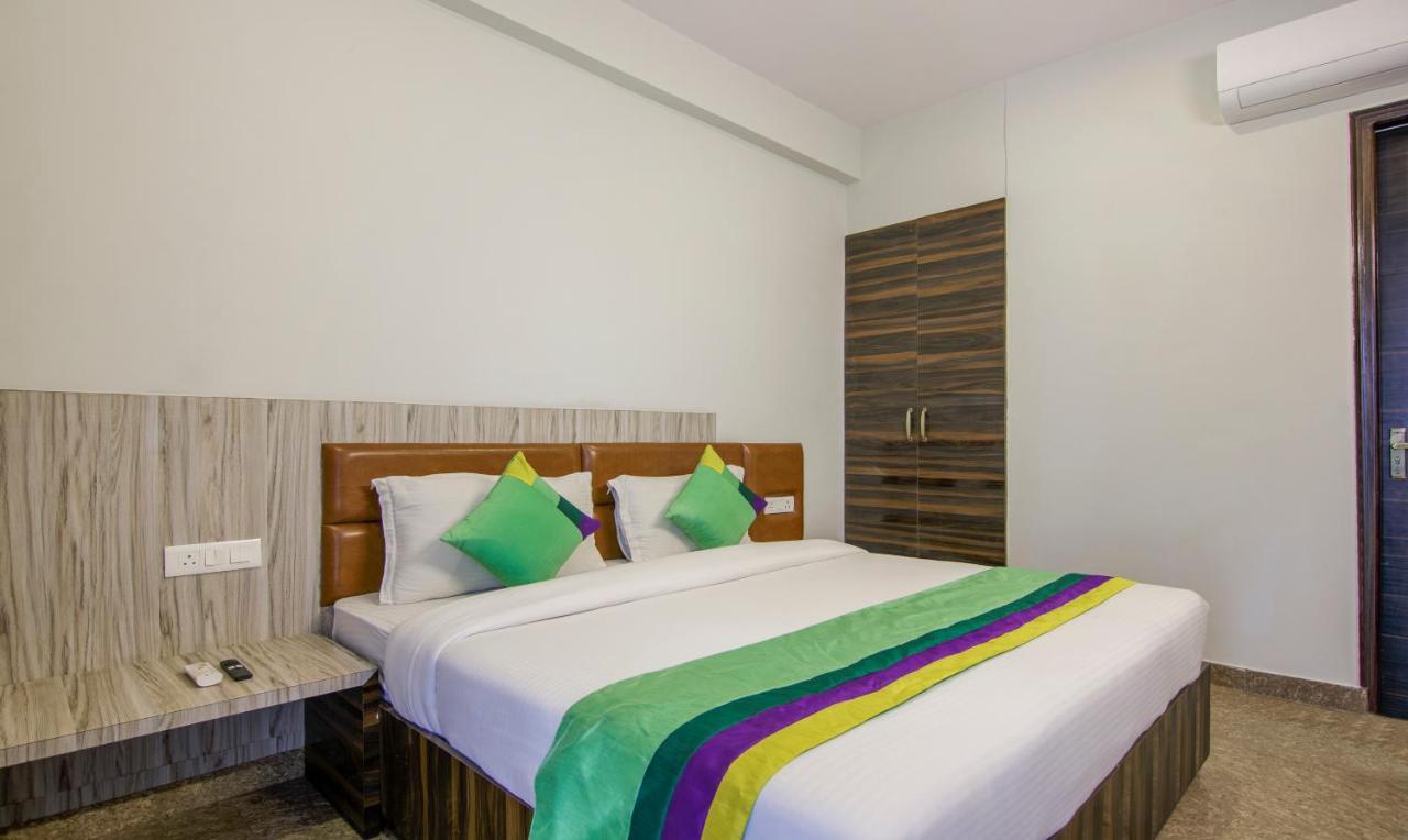 Treebo Swastika Premium Hotel Noida Bagian luar foto