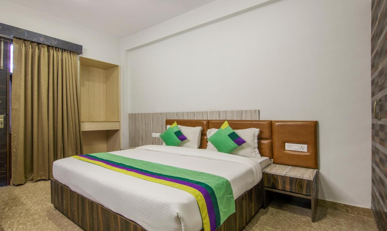 Treebo Swastika Premium Hotel Noida Bagian luar foto