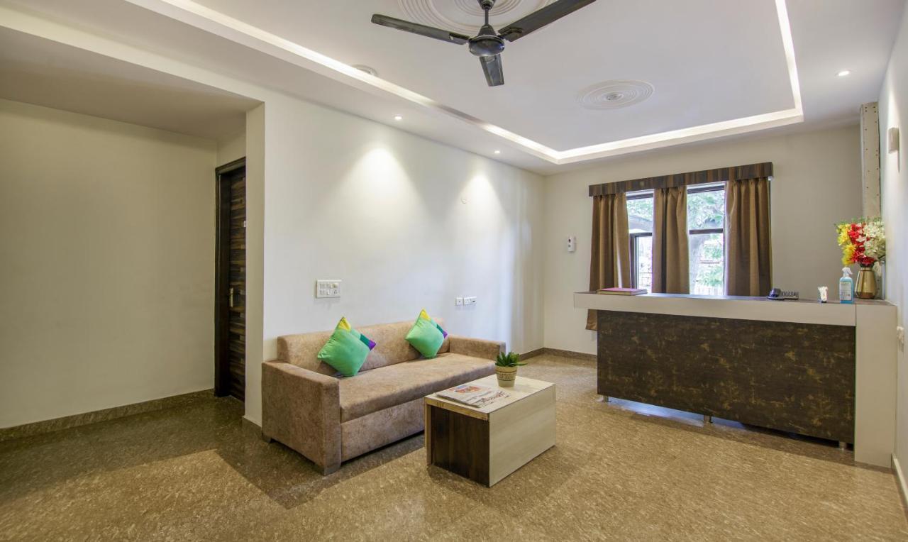 Treebo Swastika Premium Hotel Noida Bagian luar foto