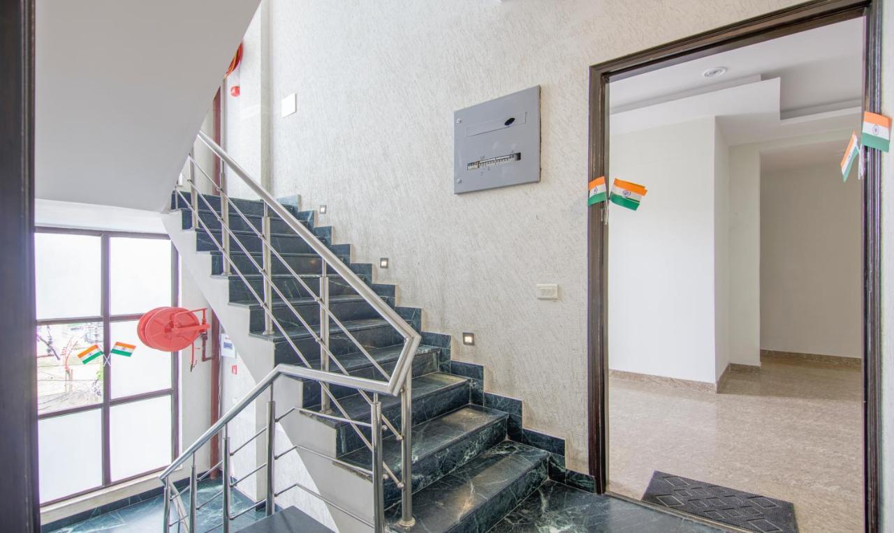 Treebo Swastika Premium Hotel Noida Bagian luar foto