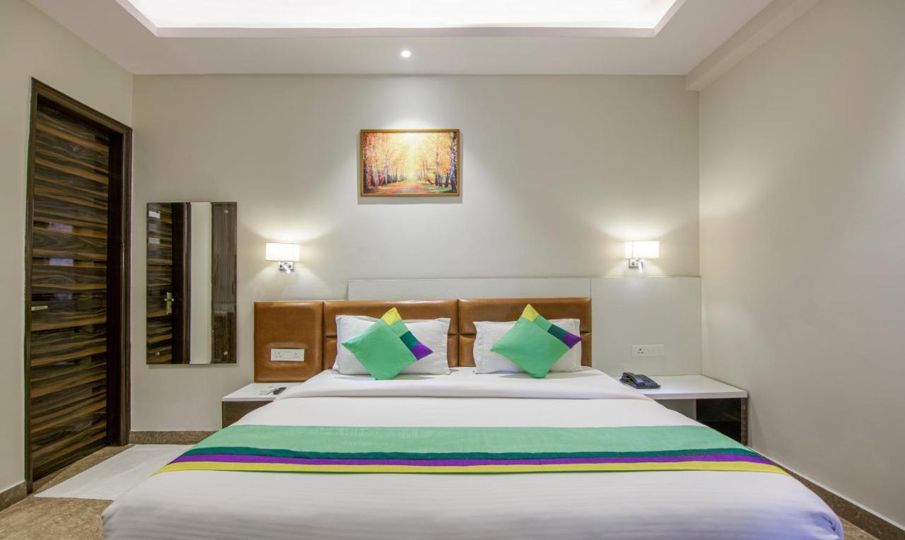 Treebo Swastika Premium Hotel Noida Bagian luar foto