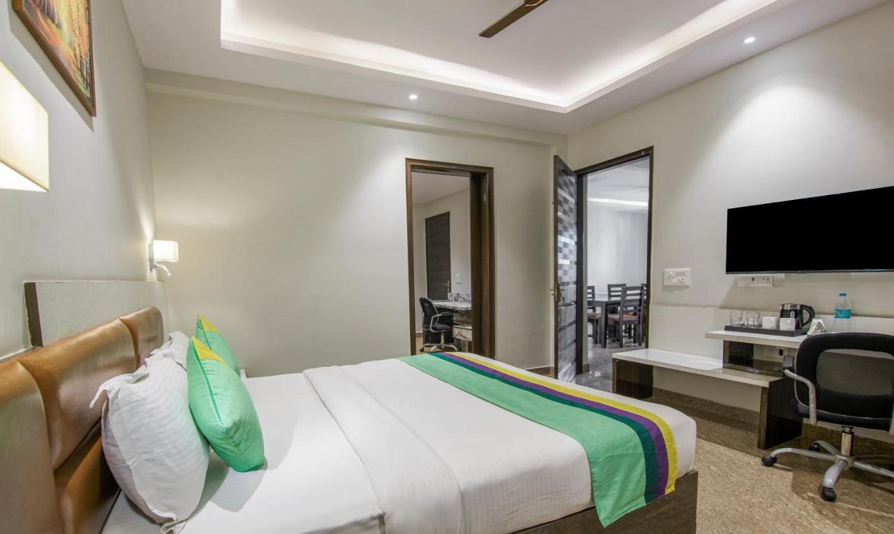 Treebo Swastika Premium Hotel Noida Bagian luar foto